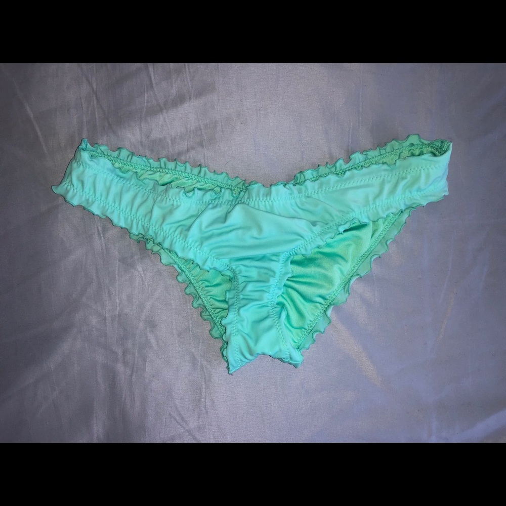 Ruffled edge cheeky bikini bottom